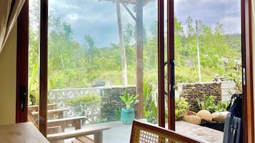 Deluxe Double Room, 1 King Bed, Balcony, Partial Ocean View