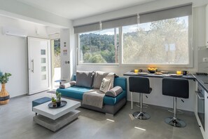 Living area - Basil Leaf - Minimal View Retreat (Rethymno)