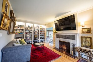 TV, fireplace, video games, offices - Private Luxurious Canal Estate (Princeton)