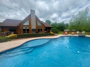 Pool - Private Luxury Log Cabin (New Hope)