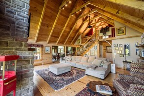Living area - Private Luxury Log Cabin (New Hope)