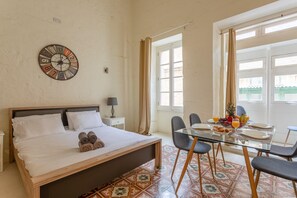 Dining - Valletta Exclusive 3BR House with Rooftop Terrace (Valletta)