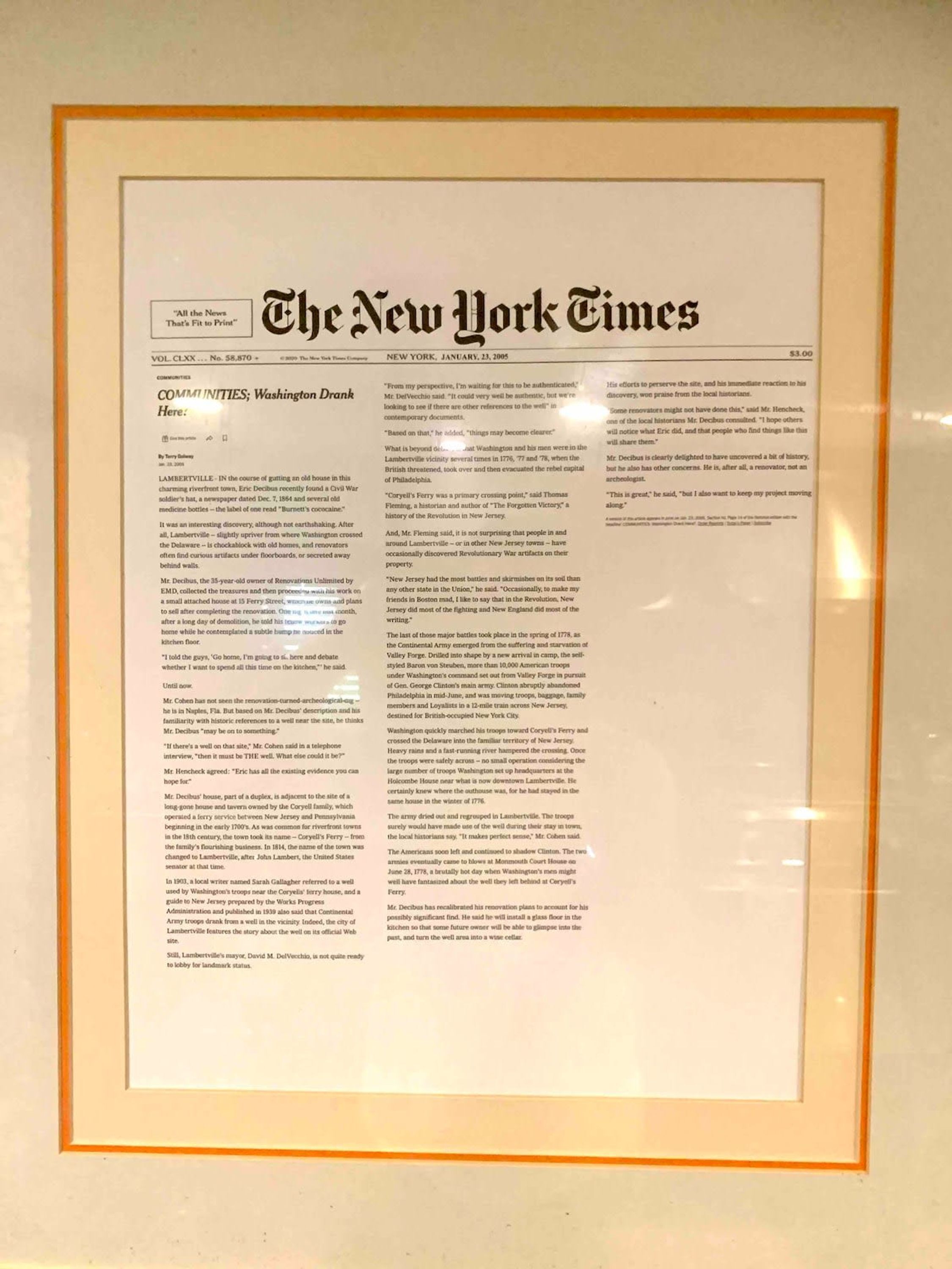 En inramad tidningsartikel från The New York Times, daterad 23 januari 2005, med en rubrik som handlar om Washington Drank.