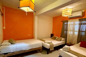 1 chambre, bureau, draps fournis