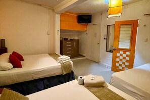 1 chambre, bureau, draps fournis