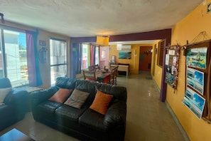 TV, studio
