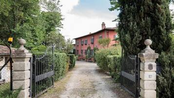 Enceinte de lâhĂ©bergement