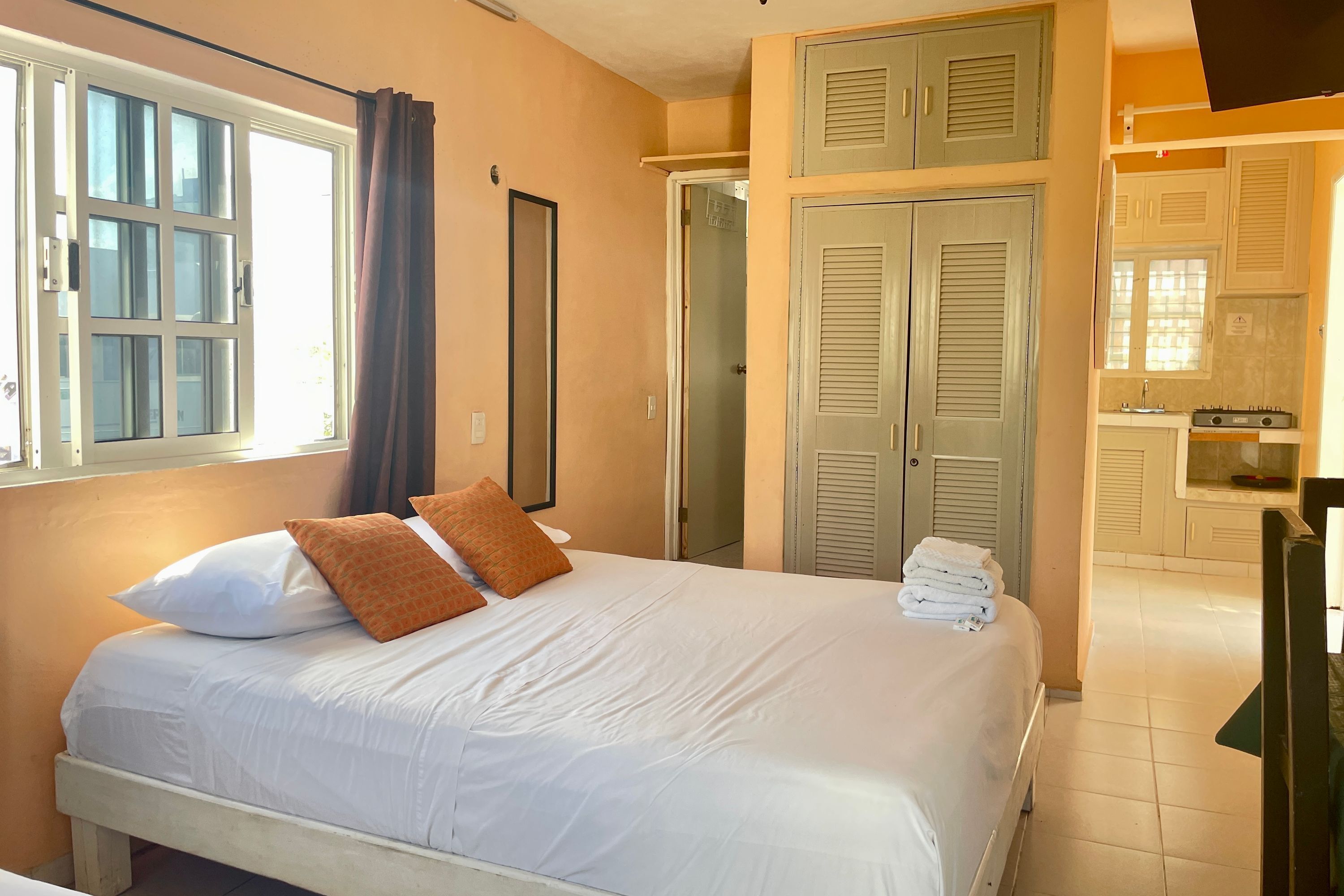 1 bedroom, bed sheets