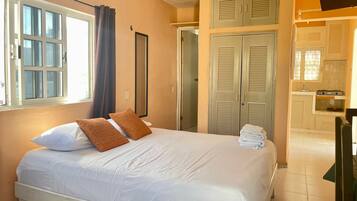 1 bedroom, bed sheets