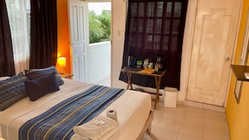 1 bedroom, bed sheets