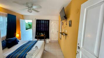 1 bedroom, bed sheets