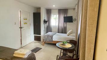 1 bedroom, bed sheets