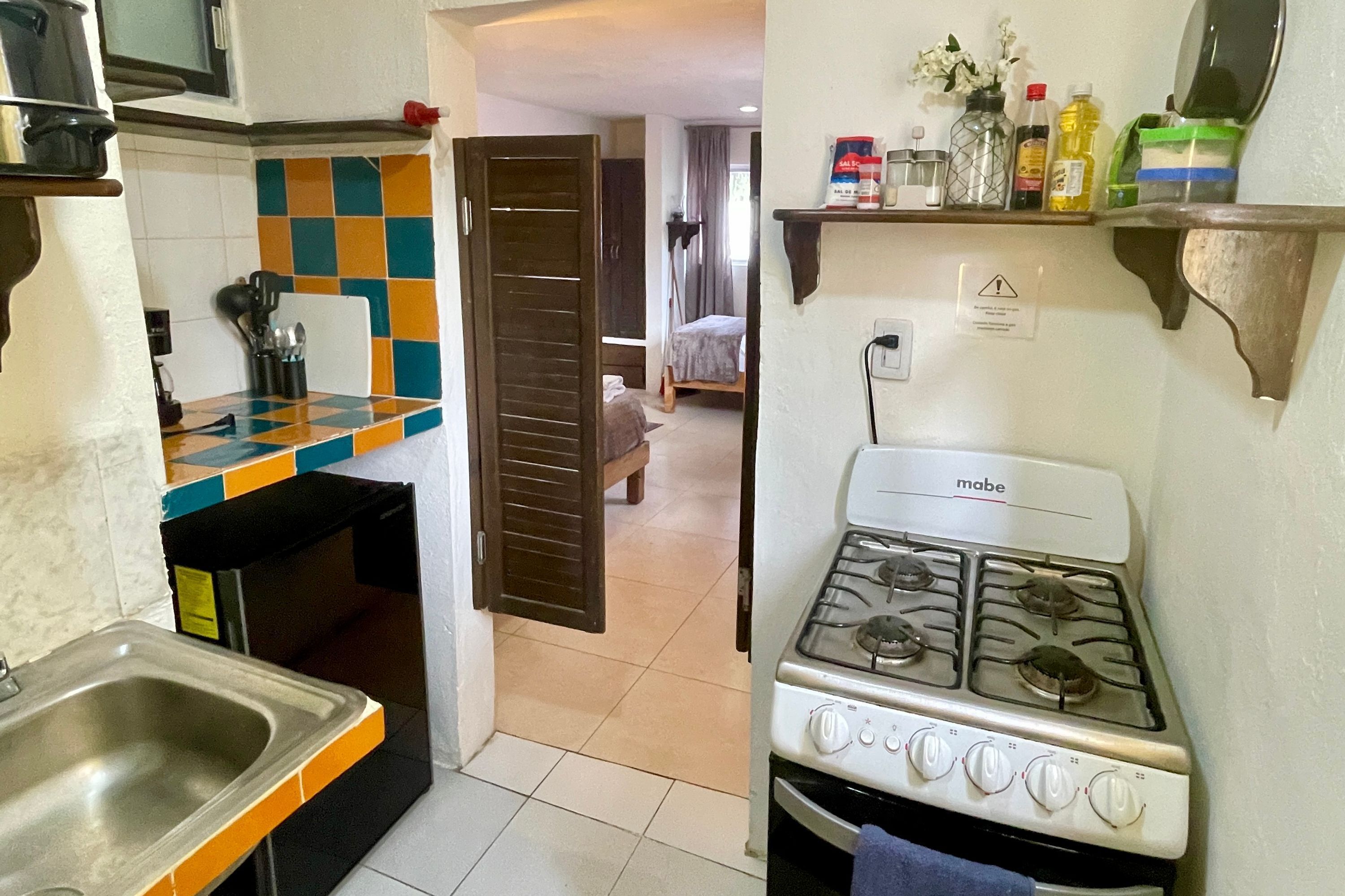 Coffee/tea maker, microwave, oven, stovetop
