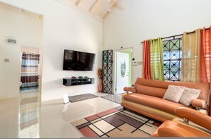 TV - 8 BedRmOasis~Draxhall~Pool~Gym~PlyGrnd (Saint Ann's Bay)