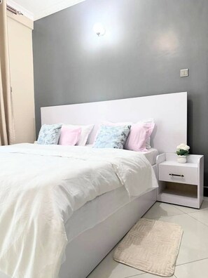 2 bedrooms, iron/ironing board, WiFi, bed sheets - Peaceful 2-bedroom bed & breakfast in charming Kampala neighborhood (Kampala)