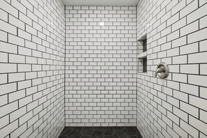 Hair dryer, towels, soap, toilet paper - NEW! - Walk to the square! Cute historic bungalow (Bloomington)