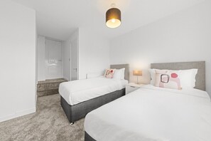 Desk, iron/ironing board, WiFi, bed sheets