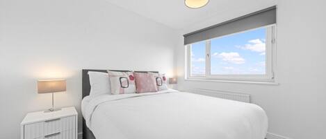 Desk, iron/ironing board, WiFi, bed sheets