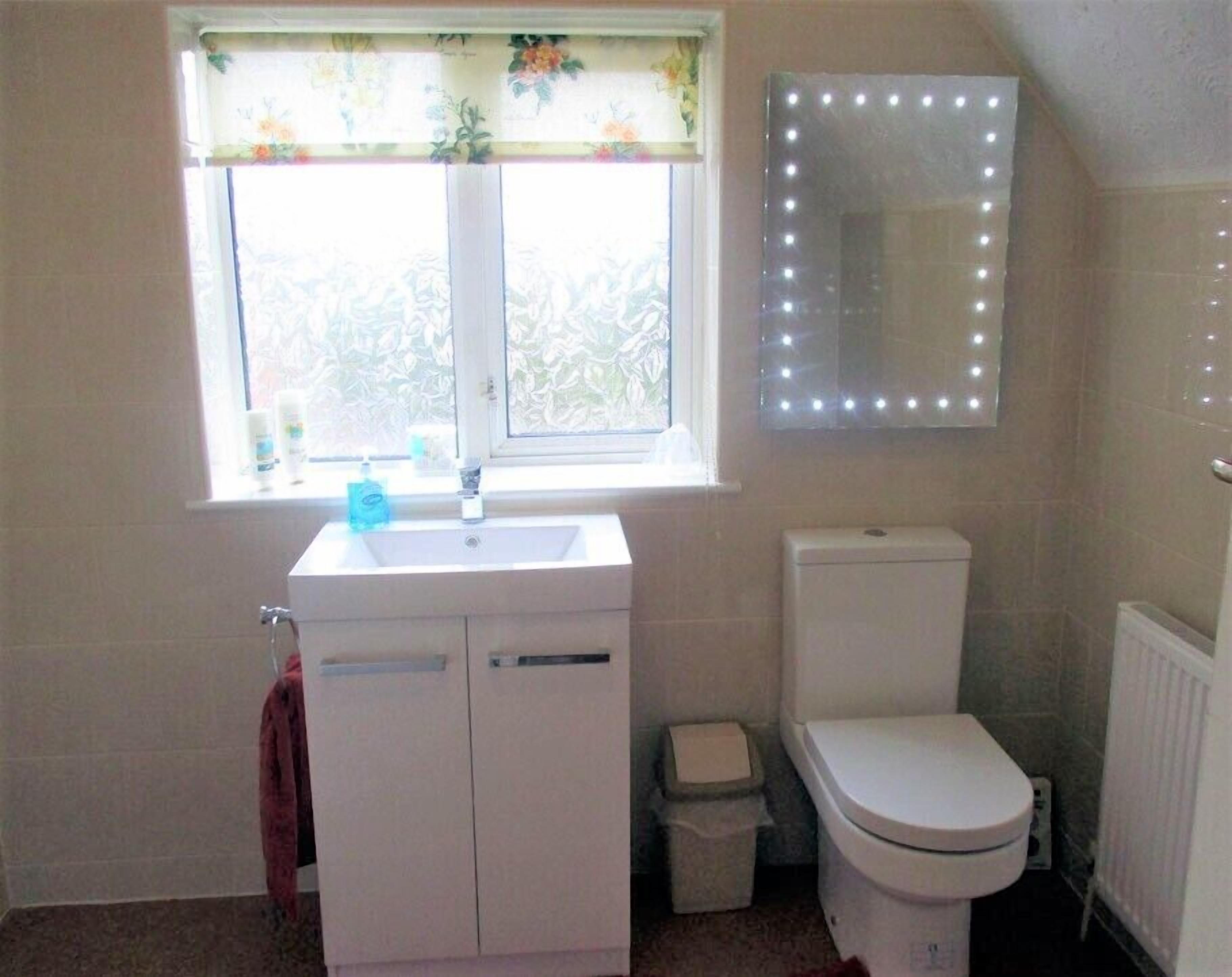 Comfort Double or Twin Room, Garden View | Bathroom