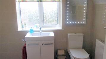 Comfort Double or Twin Room, Garden View | Bathroom