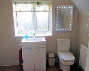 Comfort Double or Twin Room, Garden View | Bathroom