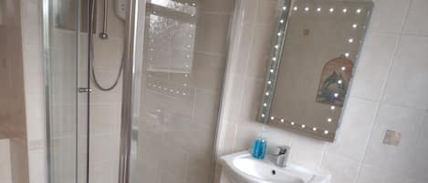 Comfort-Doppelzimmer, Gartenblick | Badezimmer