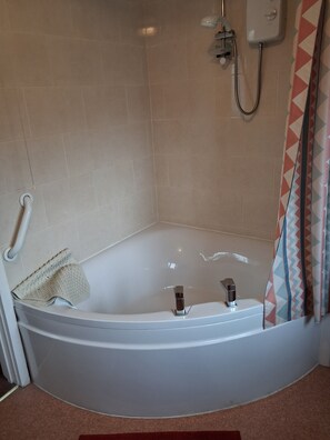 Comfort Double or Twin Room, Garden View | Bathroom