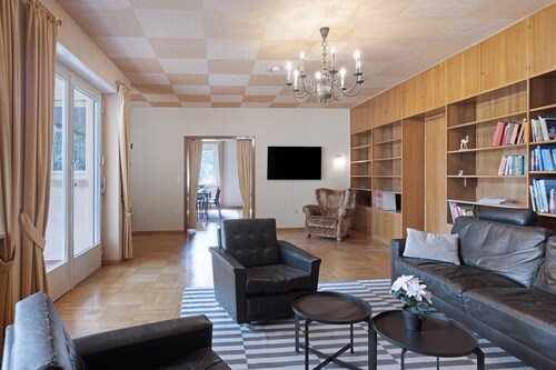 Villa 'Donau One' with Mountain View, Private Terrace and Wi-Fi