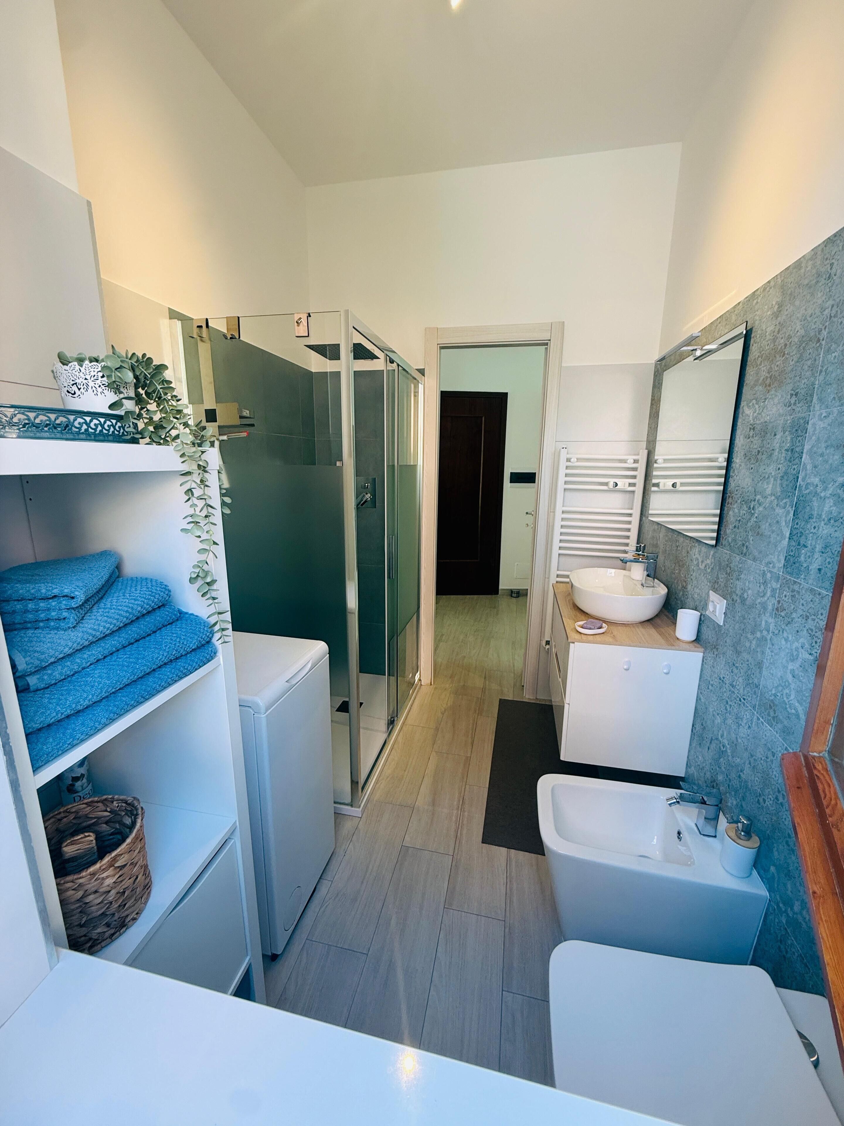 Doccia, asciugacapelli, bidet, asciugamani