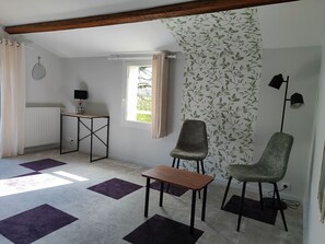 Interior - L'Orée du Puy, bed and breakfast and gîte for 15 people, 15min from Puy du Fou (Les Herbiers)