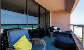 Terrace/patio - 2-bedroom beach condo, water views in beautiful Sand Key, 4 mins to Clearwater (Clearwater)