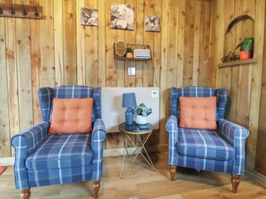 Living area - The Suffolk Hut (Knutsford)