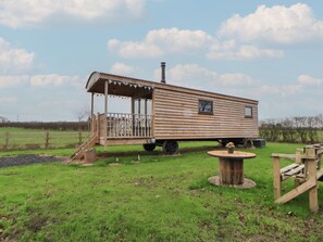 Property grounds - The Suffolk Hut (Knutsford)