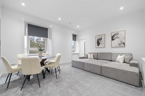 Interior - Loch Lomond Hillside Retreat (Alexandria)