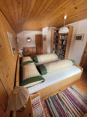 1 bedroom, desk, bed sheets