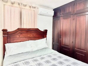 2 Schlafzimmer, Bügeleisen/Bügelbrett, Bettwäsche