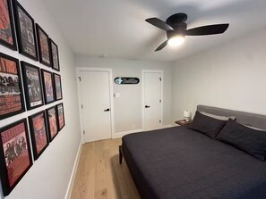 Iron/ironing board, WiFi, bed sheets - Brand-New Interior 4BR Central Austin Access (Austin)