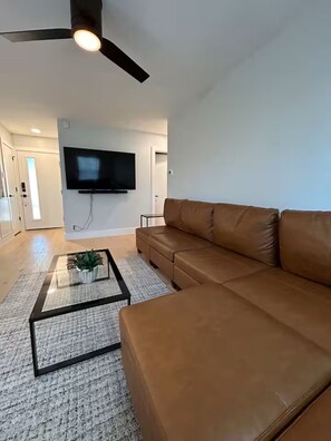 Living area - Brand-New Interior 4BR Central Austin Access (Austin)