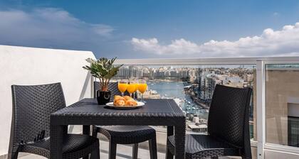 2BR Penthouse with Private Terrace and Sea Views!