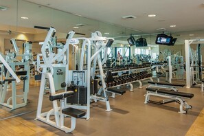 Apartment, 1 King-Bett und Schlafsofa (Portofino Island Resort 3-1209) | Fitnessbereich