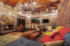 Interior - Aselinos Forest Estate – Quiet Mountain & Sea View Retreat near Delphi (Delphi)