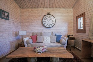 Living area - Aselinos Forest Estate – Quiet Mountain & Sea View Retreat near Delphi (Delphi)