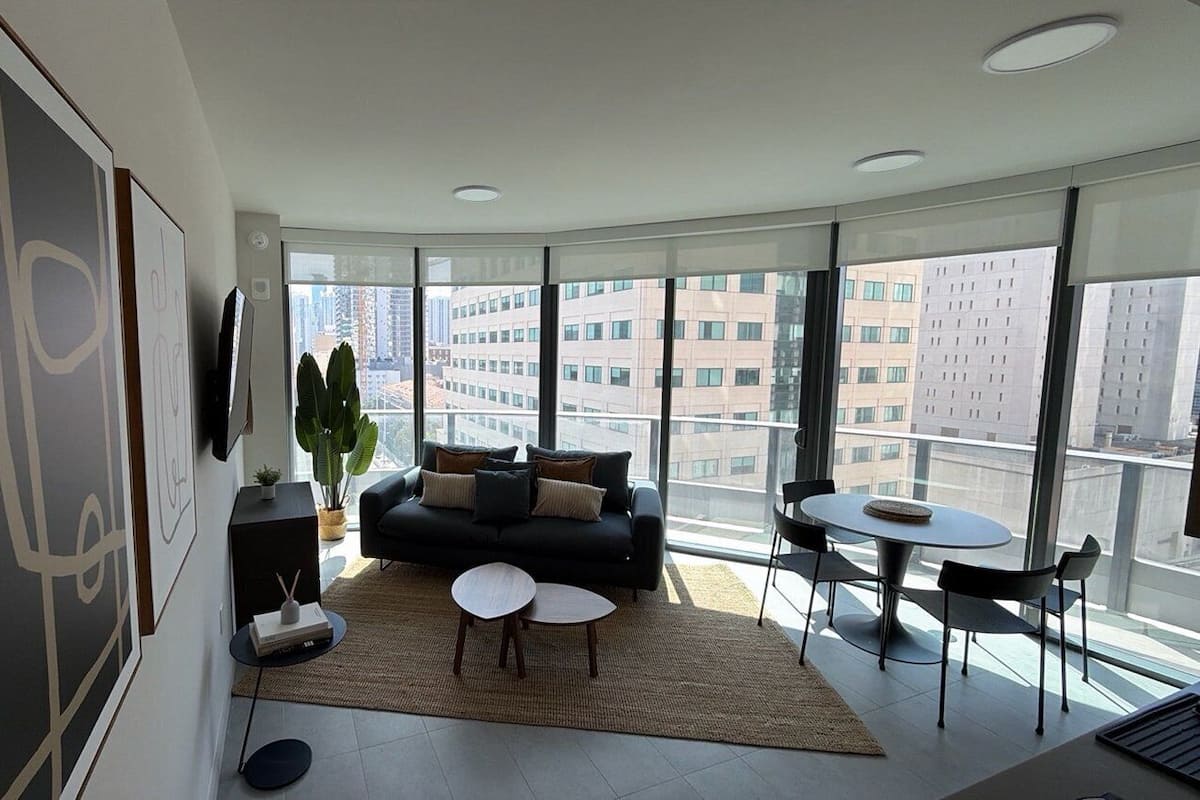 Apartment, 1 Bedroom, City View | Living area