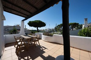 Outdoor dining - Casa di campra villa faro ground flloor for families (Faro)