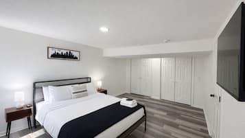 4 bedrooms, iron/ironing board, WiFi, bed sheets