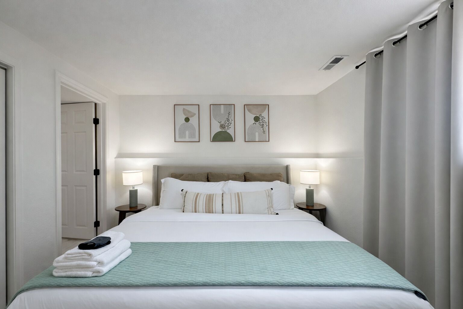 4 bedrooms, iron/ironing board, WiFi, bed sheets