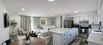 Beautiful Gardner Getaway 4 Bedroom Sleeps 10+