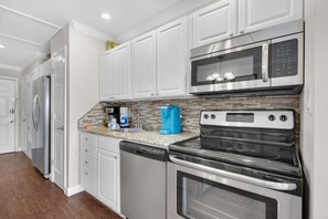 Condo, 1 cama Queen e sofá-cama (Sunset Harbor Palms 2-304) | Cozinha privada