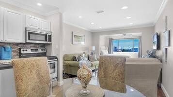 Condo, 1 Katil Ratu (Queen) dengan Katil Sofa (Sunset Harbor Palms 2-304) | Bahagian dalam