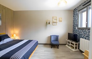 Room - Les Silex Guest Room: Modern Comfort in the Heart of Périgord Noir (Plazac)